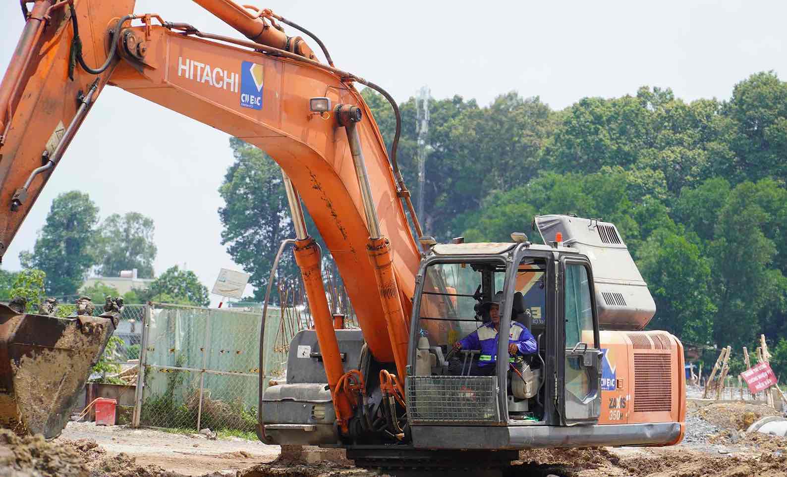 Thi cong Du an duong truc trung tam thanh pho Bien Hoa. Anh tu lieu: HAC