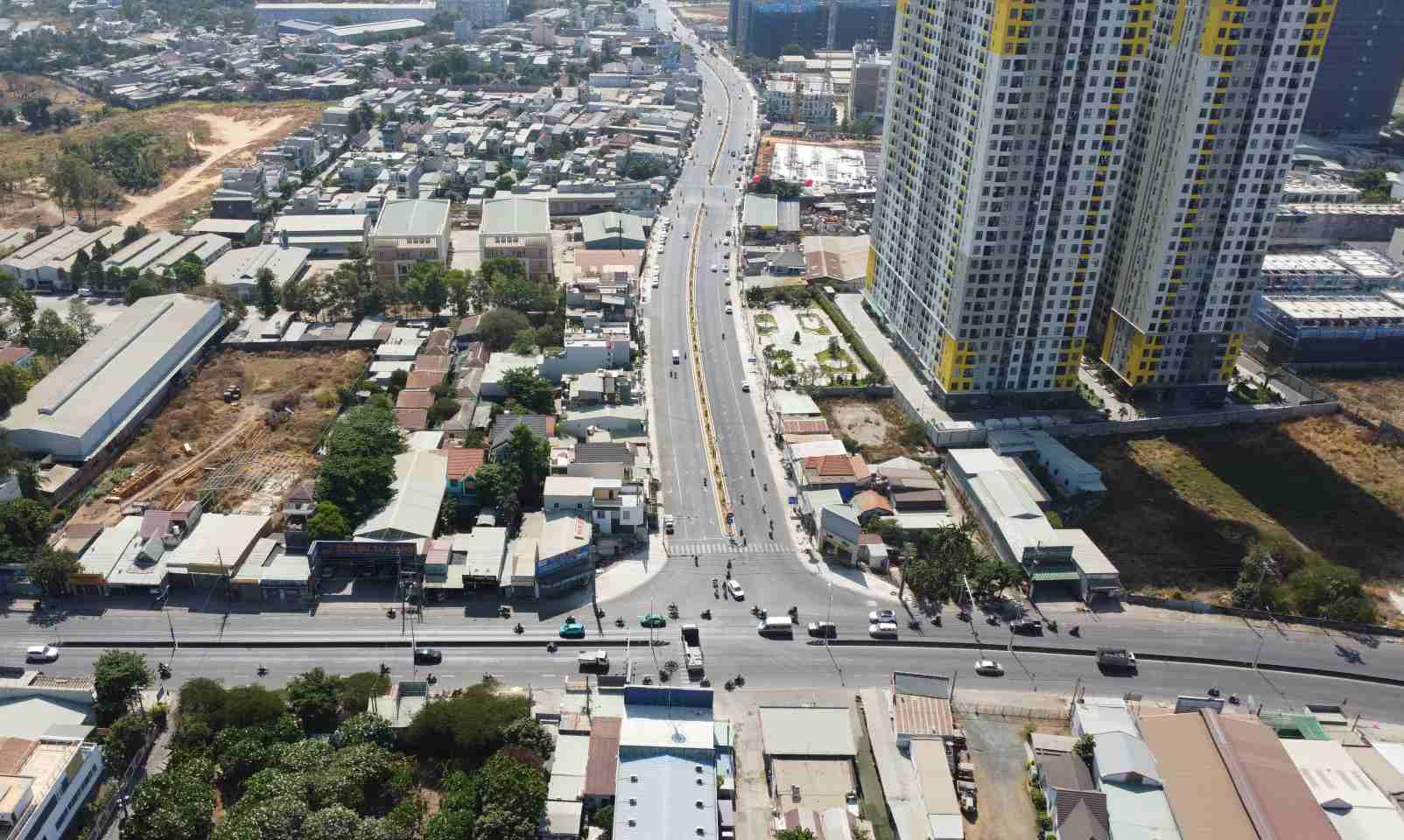 Mot dau cua tuyen duong ket noi voi Quoc lo 1K. Anh: Dinh Trong