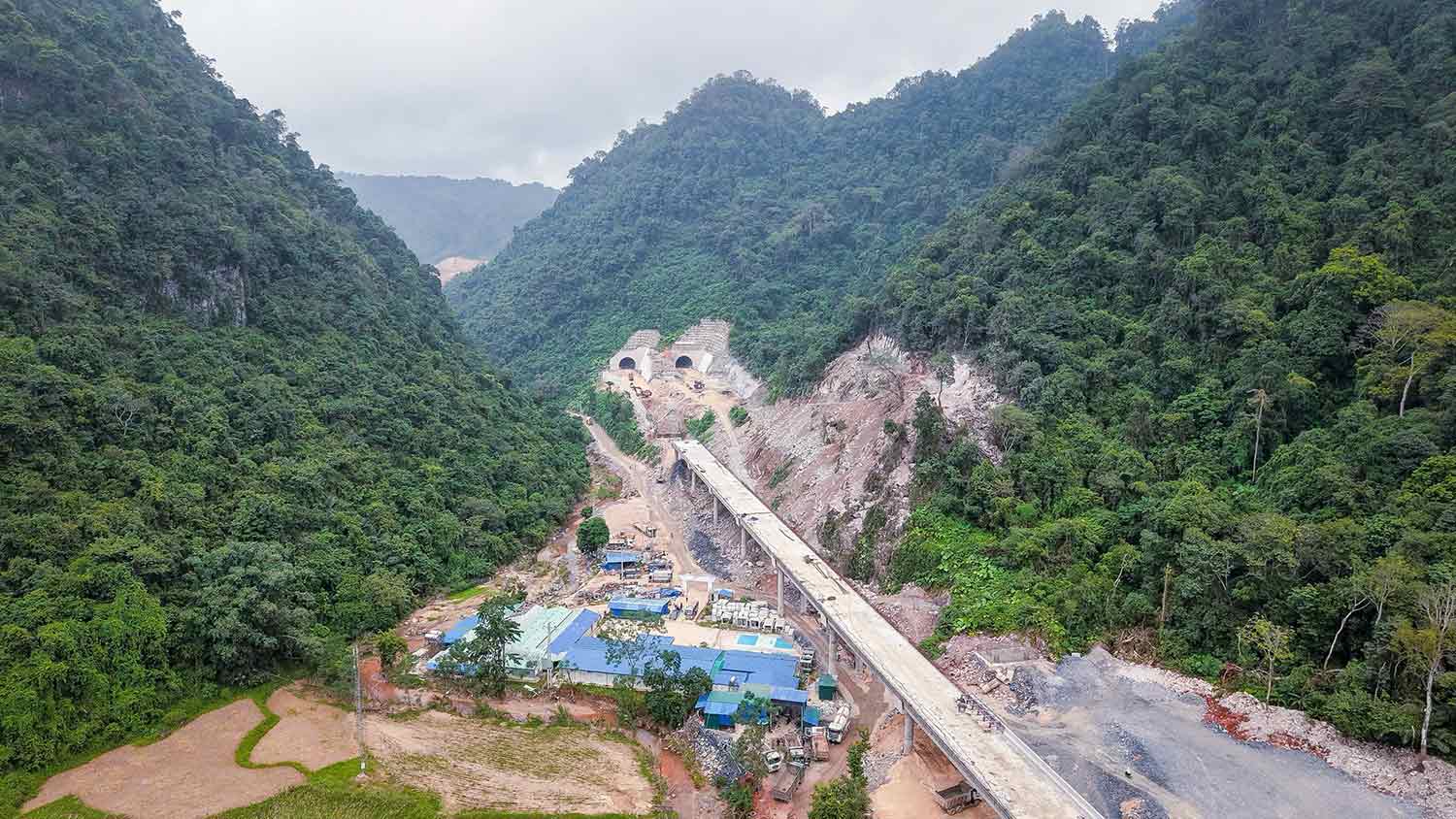 Hinh thi cong cao toc Dong Dang - Tra Linh. Anh: Linh Hung