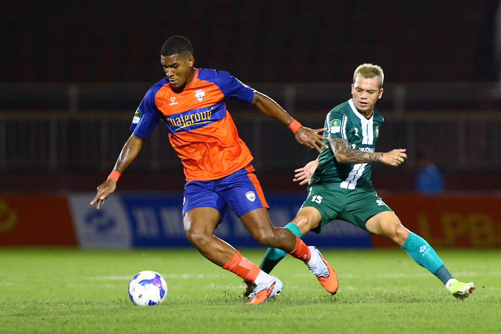 Ba diem co duoc giup Truong Tuoi Dong Nai van duy tri mach bat bai tu dau mua va leo len vi tri thu 2 tren bang xep hang voi 14 diem.