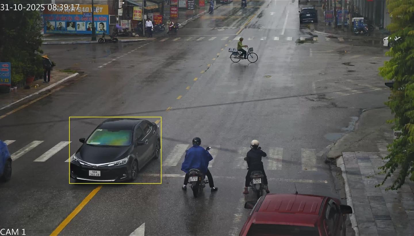 1 coche multado en Bac Ninh (marcado de oro). Foto: Departamento de Policia de Trafico de la provincia de Bac Ninh
