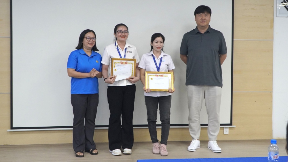 Trao 2 Giai dac biet la Giai Phu nu Hai gioi Vuot kho va Giai Phu nu Hai gioi Truyen cam hung. Anh: Nguyen Anh