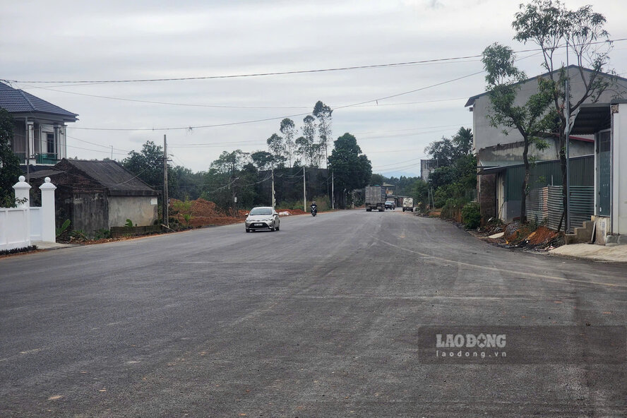 Cac phuong tien da co the thoai mai di chuyen. Anh: To Cong.