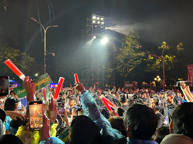 Khan gia doi mua co vu cac nghe si toi 2.11. Anh: Quynh An