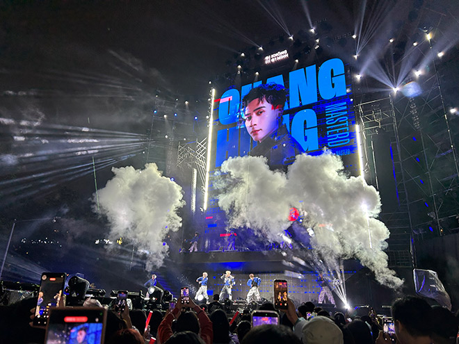 Quang Hung MasterD duoc khan gia co vu nhiet tinh. Anh: Quynh An