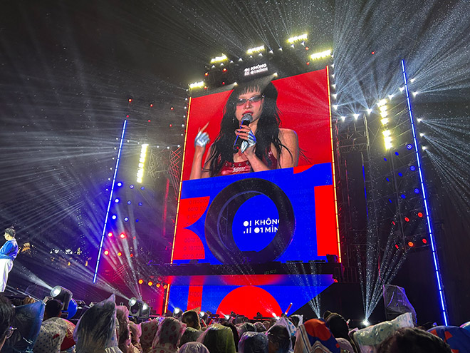 “Em xinh” My My an tuong tren san khau do mua. Anh: Quynh An