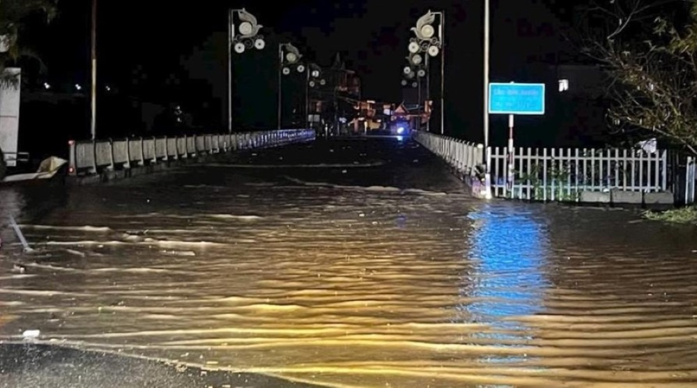 Cau D'ran qua Quoc lo 27 ngap sau. Anh: Nguoi dan cung cap 