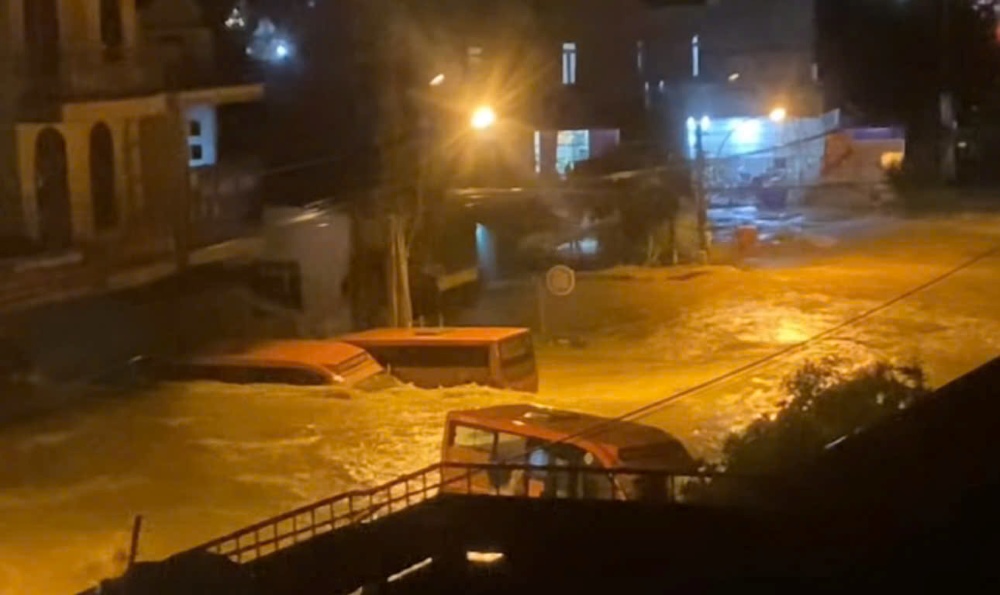 Mot khu vuc o xa D'ran ngap sau trong dem. Anh: Pham Duy 