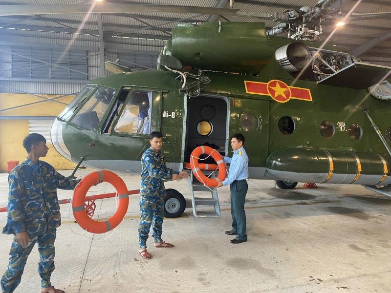 Da Nang khan cap chuyen hang tram phao cuu sinh ho tro Gia Lai va Dak Lak. Anh: Khai Dang