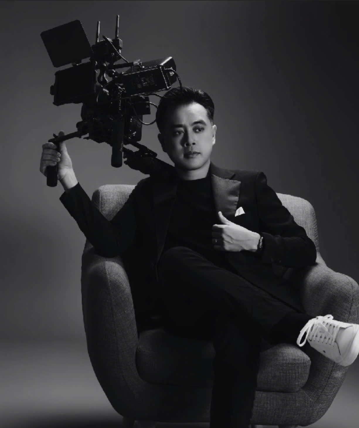 Nha san xuat, nhac si Duong Khac Linh. Anh nhan vat cung cap