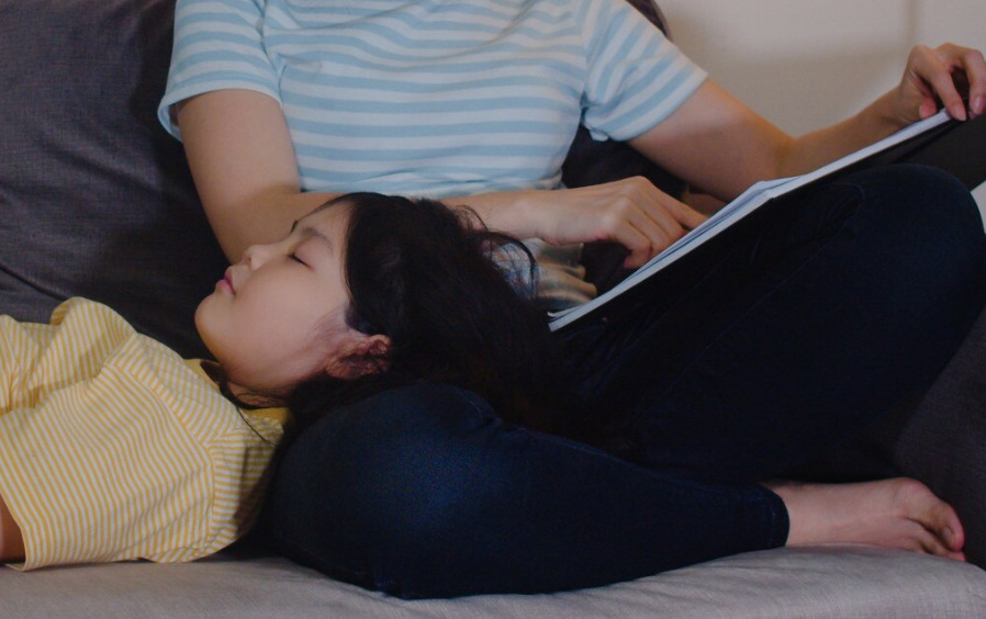 Poemes doux : aider les enfants a se detendre et a dormir paisiblement. Photo : Thuy Duong