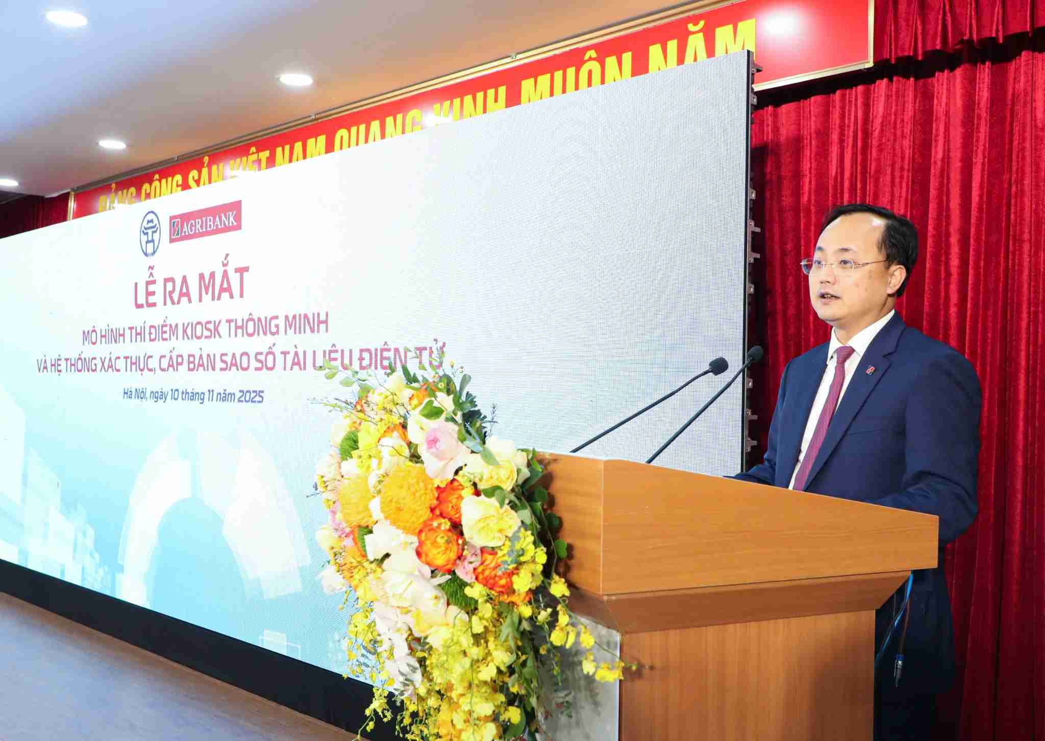 Ong To Huy Vu - Chu tich HDTV Agribank phat bieu tai buoi le.