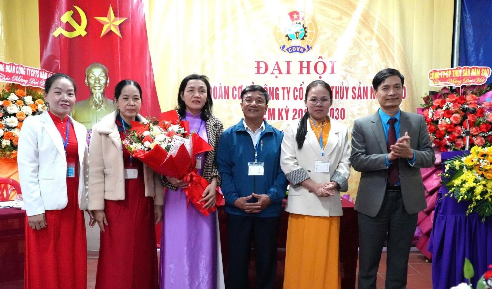 Nam Sao水産株式会社の基礎労働組合が2025年から2030年の任期の総会を開催。写真:Quang Tri労働組合