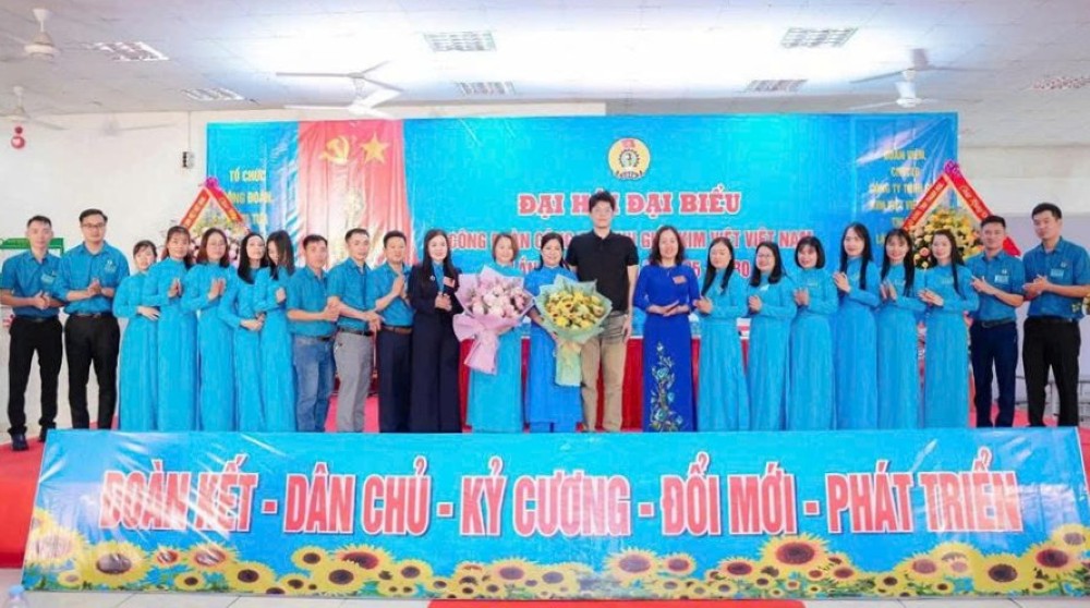 Kim Viet Vietnam Shoes Co., Ltd.の労働組合は、2025年から2030年までの第2回労働組合会議を開催しました。写真: タインホア労働組合