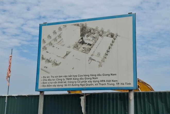 described the project to build a headquarters and a petroleum store that Giang Nam Petroleum Company Limited is asking to adjust to reduce the scale. Photo: Tran Tuan.