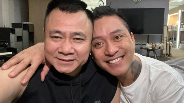 NSND Tu Long과 가수 Tuan Hung. 비디오에서 캡처한 사진