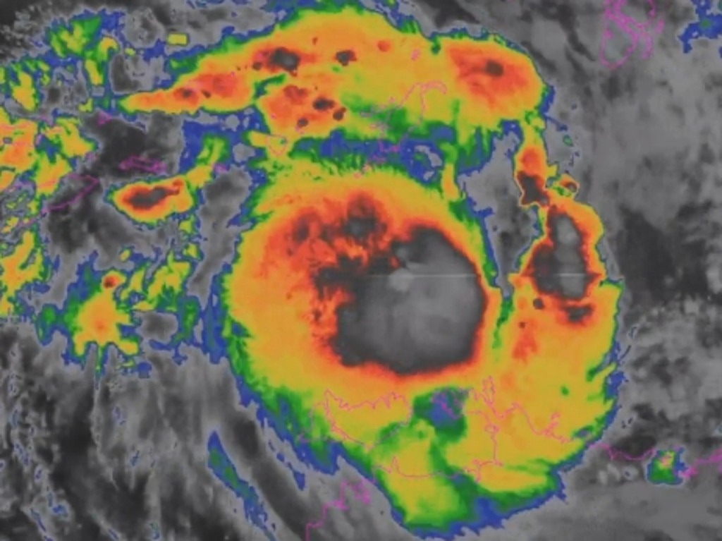 Bao Fina dang di chuyen cham huong vao Darwin, Australia. Anh: BOM