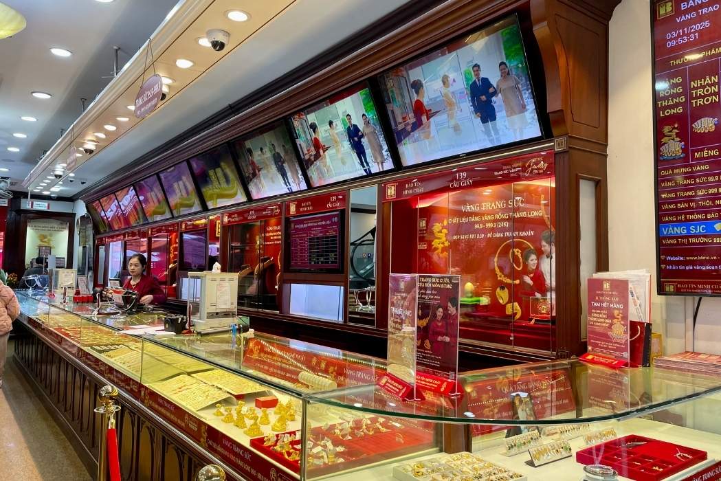 Cac khu vuc giao dich vang thong thoang, khong con canh tap nap. Anh: Ha Linh 