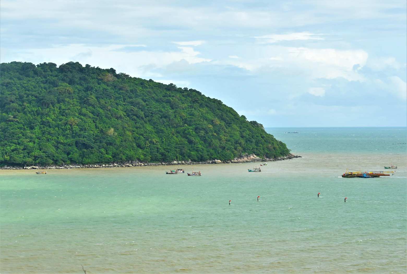 Hon Khoai se bung sang. Anh: Van Dong