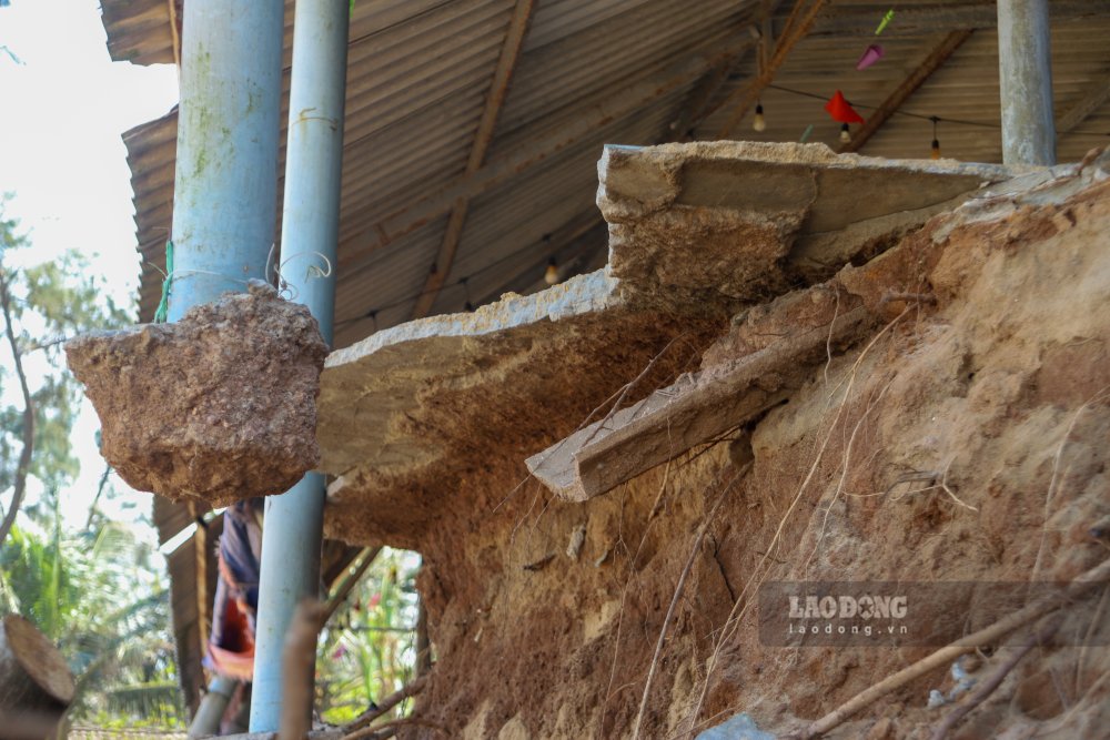 Mong nha bi nuoc bien an sau va sut lun dan dan de lo nhung cot tru lung lo...cho sap.