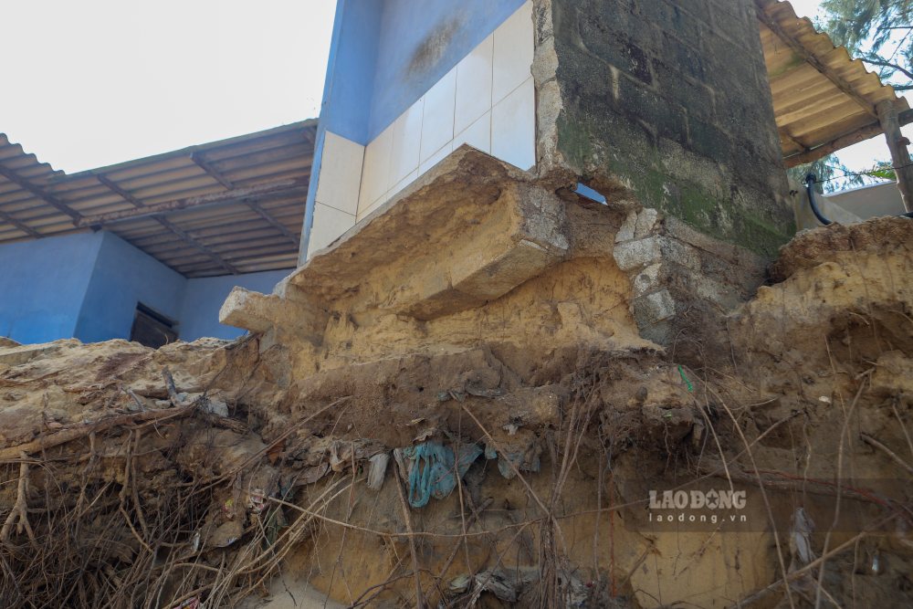 Hang loat cong trinh cua nguoi dan ven bien cho do sap, khong the cuu vot.