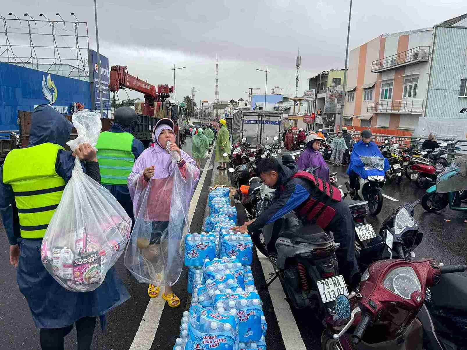 Dang chu y, muc nuoc song Dinh duoc ghi nhan da vuot dinh lu lich su nam 1986, danh dau muc ngap nang nhat trong vong gan bon thap ky.