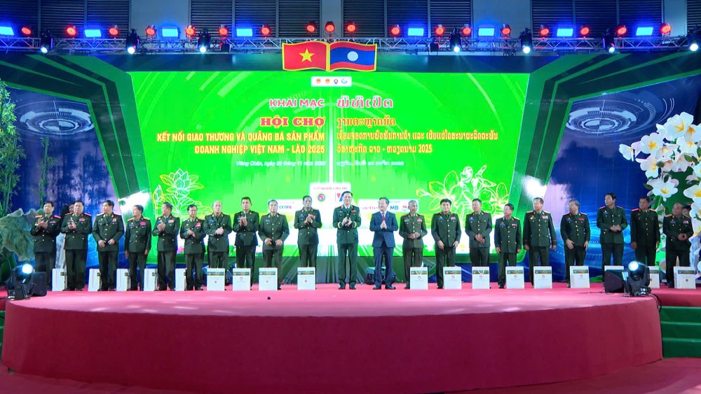 Khai mac Hoi cho ket noi giao thuong va quang ba san pham doanh nghiep Viet Nam - Lao nam 2025. Anh: Thu Thuy