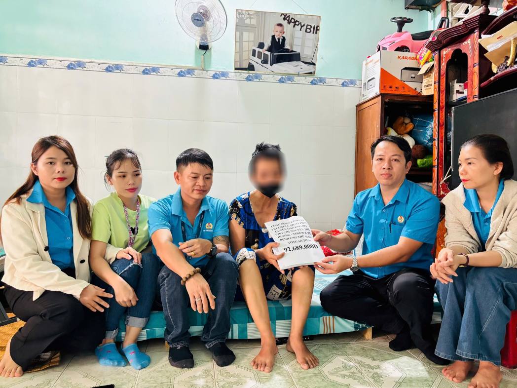 The Freew inter-charter union of Freewel Company Limited presented support to union members in difficulty. Photo: Provided by the Trade Union