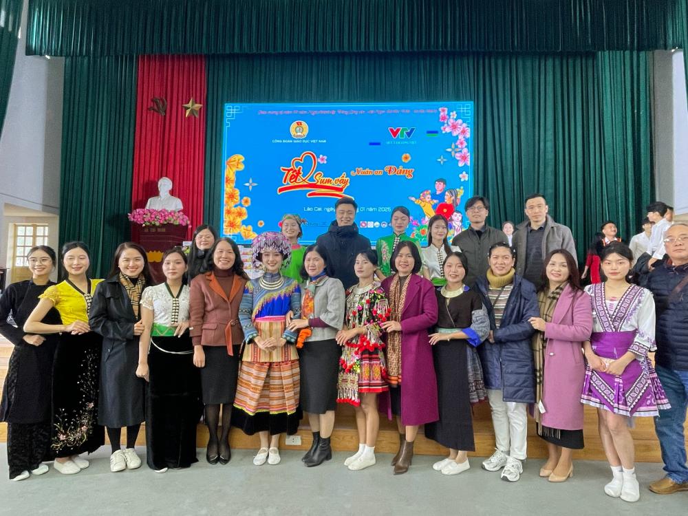 Vietnam Education Trade Union organizes Trade Union Tet Market in Lao Cai province in 2025. Photo: Thu Ha