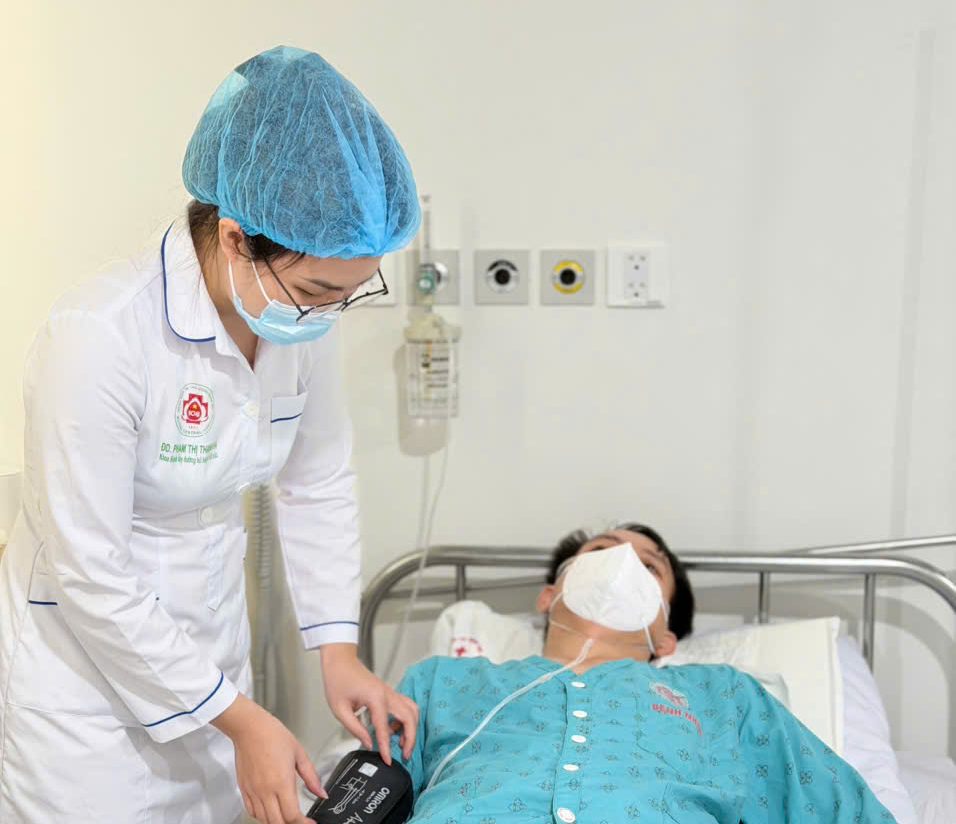 Patient with pneumonia, critical sepsis on the old lung cancer. Photo: BVCC