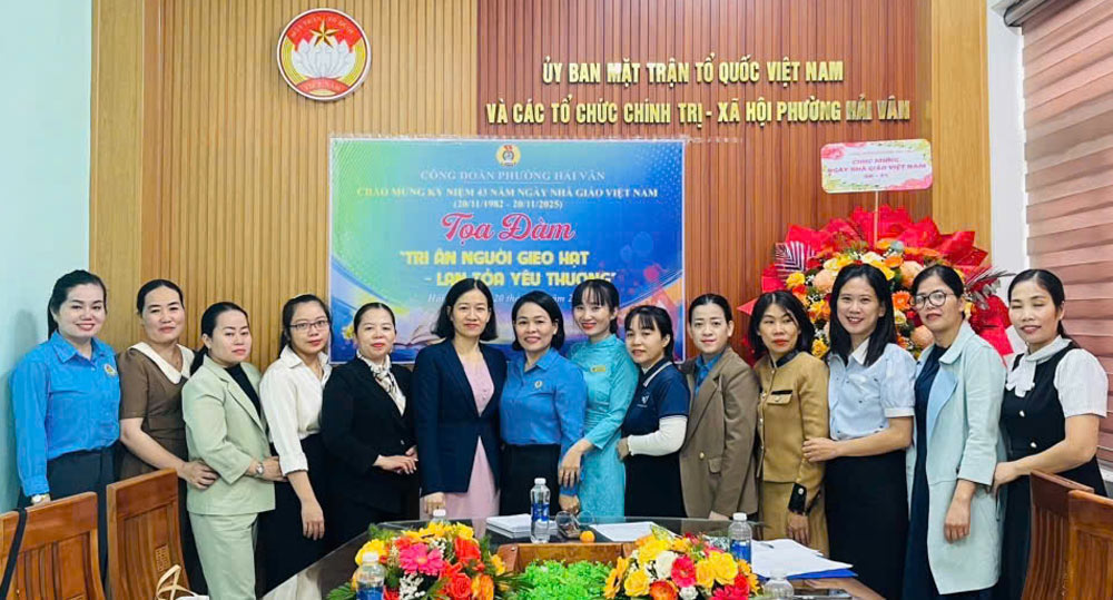 El Sindicato de la phuong Hai Van de Da Nang organizo una reunion y mesa redonda con el tema 'Agradecer a la persona que siembra las semillas - Extender el amor'. Foto: Sindicato de Hai Van.