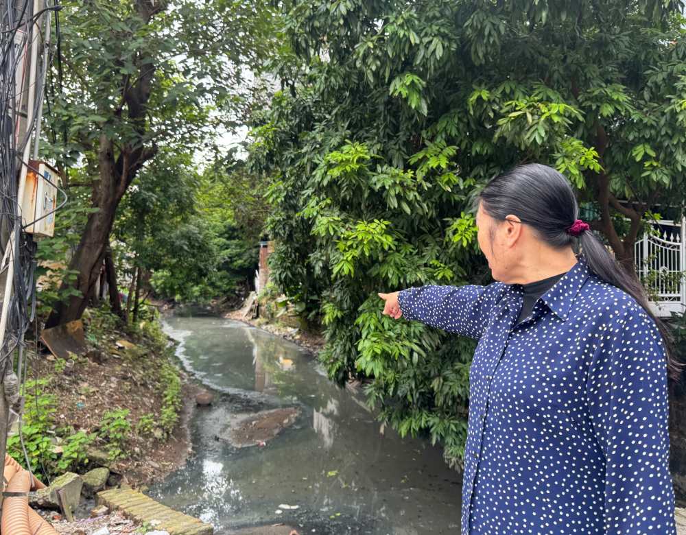 People living miserably next to the unfinished Vuc Lake, Dau Bang Lake and Tu Dinh Lake renovation project. Photo: PV Group