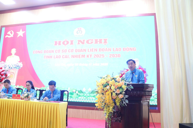 Ong Nguyen Chuong Phat, Chu tich Lien doan Lao dong tinh phat bieu tai hoi nghi. Anh: Huyen Thuy