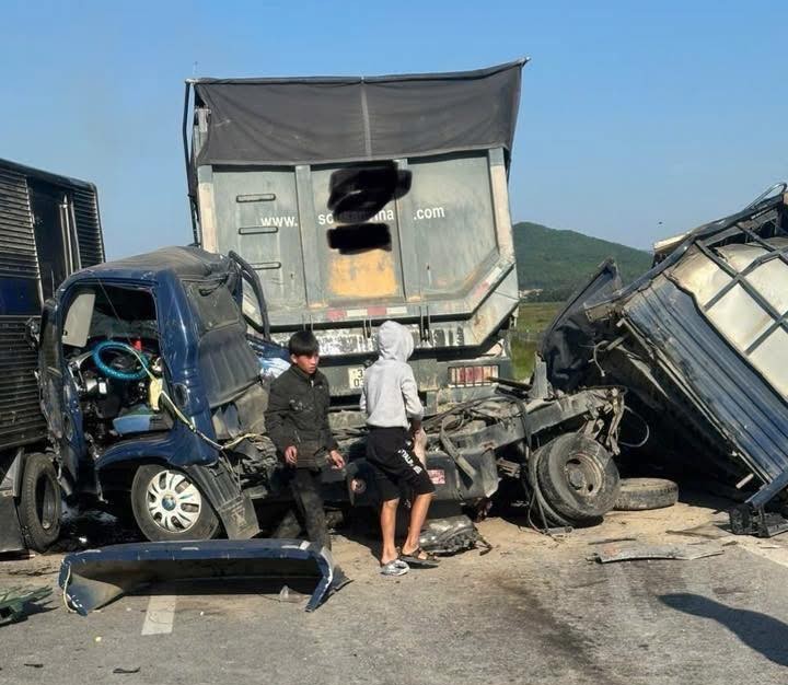 Dien Chau - Mai Son高速道路での連続事故現場。写真:Ngoc Anh