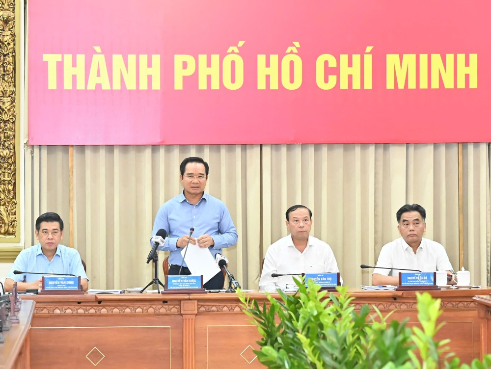 政府は、ホーチミン市の人民委員会副委員長は8名以下と規定している。写真は社会経済問題に関するホーチミン市人民委員会常任委員会の会議。写真: ベト・ズン