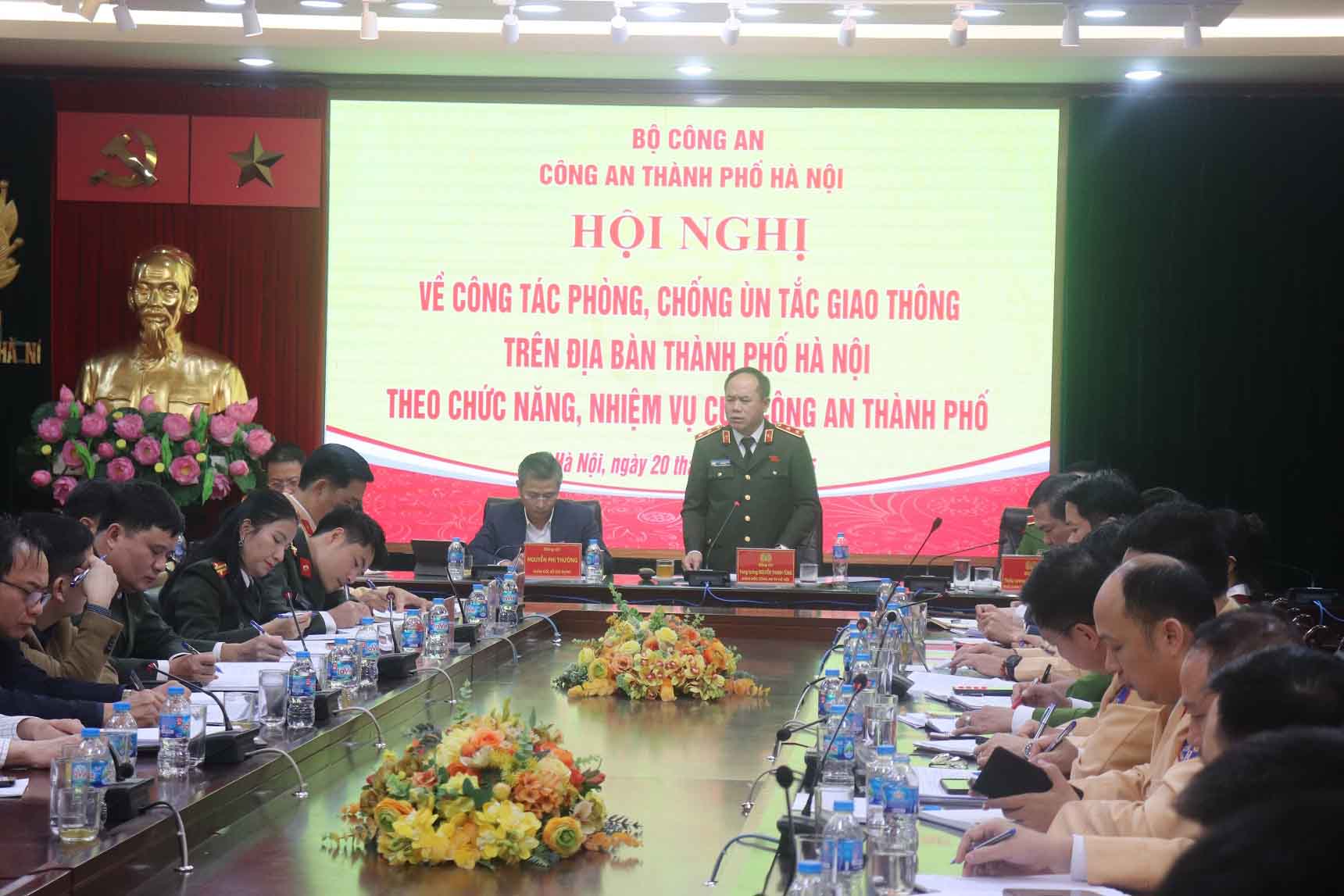 Lieutenant General Nguyen Thanh Tung, Director of CATP gave a speech at the Conference. Photo: Hanoi Police