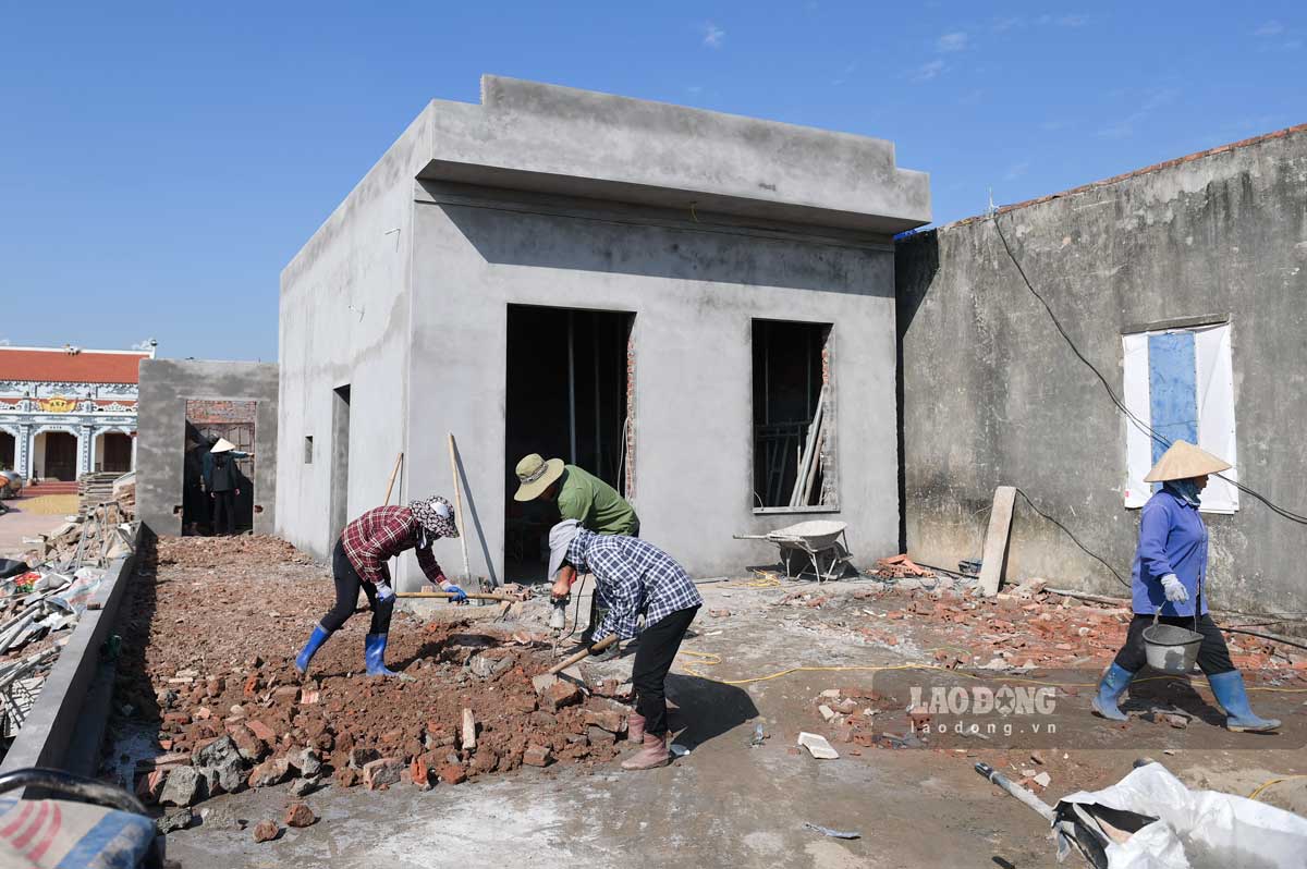 La casa recien construida de la familia de la Sra. Soi se esta completando gradualmente. Foto: Ha Vi