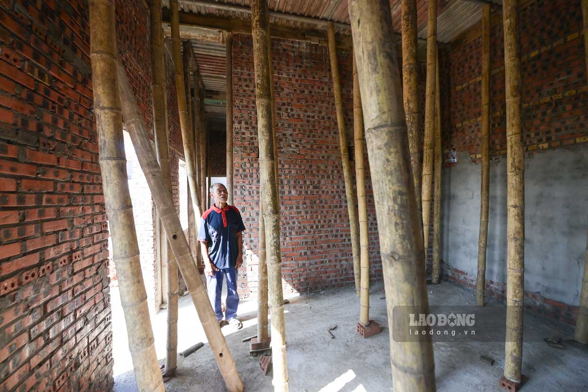 Nguoi dan xa Quy Nhat, tinh Ninh Binh dang dan on dinh cuoc song sau gan 2 thang bi anh huong boi thien tai. Anh: Ha Vi