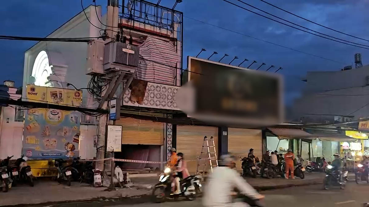 호치민시에서 높은 곳에서 넘어진 것으로 의심되는 남성의 현장. 사진: Dong Hoang