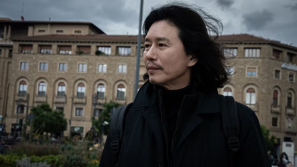 Dien mao kho nhan ra cua Kim Min Jong trong phim