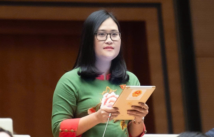 Dai bieu Ha Anh Phuong de xuat ap dung phu cap 30% cho doi ngu nhan vien truong hoc tu 1.1.2026 de giam khoang cach thu nhap voi giao vien. Anh: Media Quoc hoi 