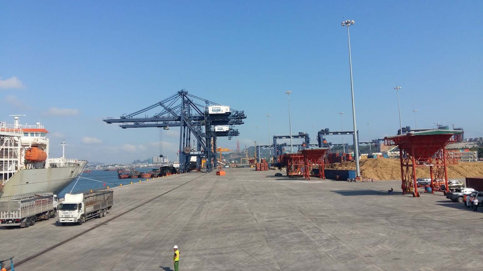 Port international a conteneurs de Cai Lan. Photo de : Nguyen Hung