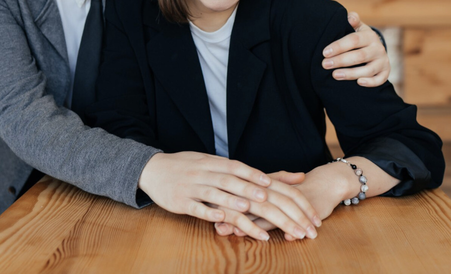 The office environment is always full of emotional temptations. Photo: Thuy Duong