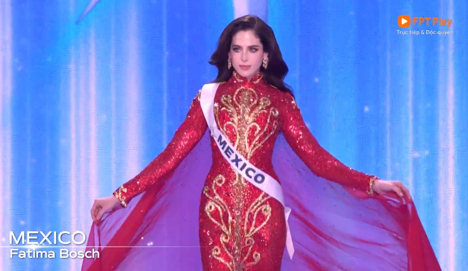 Top 12 tham dự phần thi trang phục dạ hội. Ảnh: Cắt từ video