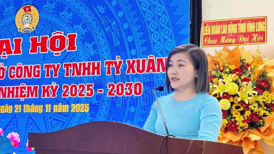 Ba Nguyen Thi Bien - Uy vien Thuong vu LDLD tinh phat bieu chi dao tai Dai hoi. Anh: Hoang Loc