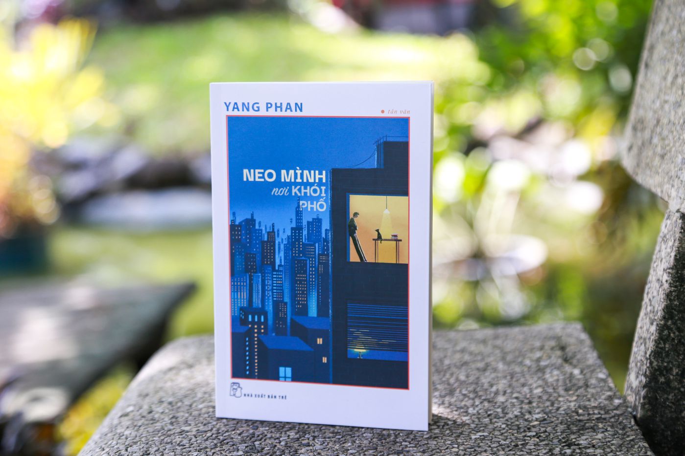 Book "Neo minh trongoi pho". Photo: Publishing House