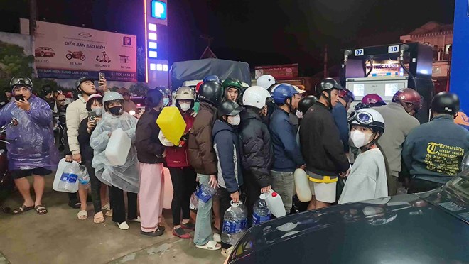 Tin đồn thất thiệt khiến hàng nghìn người dân Đà Lạt đổ xô đi mua xăng dầu tích trữ
