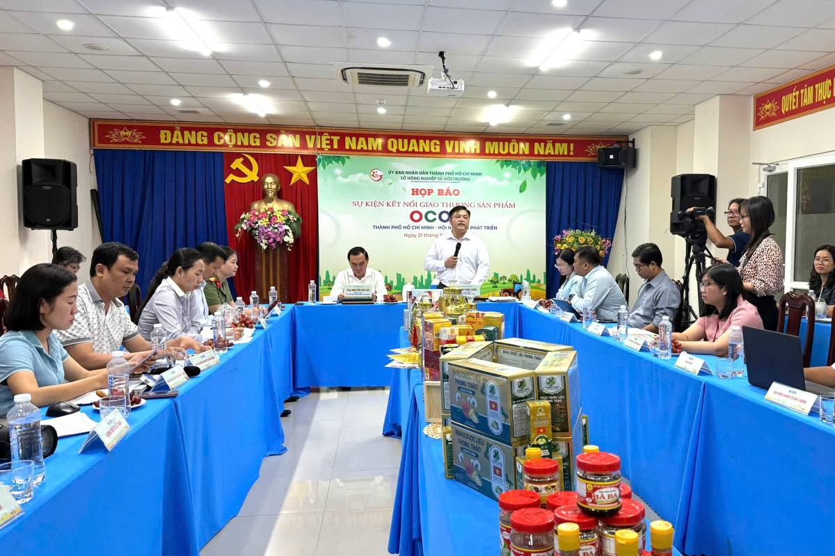 호치민시 OCOP 제품 홍보 및 무역 연결 행사 조직에 대한 기자 회견 장면. 사진: 탄 안