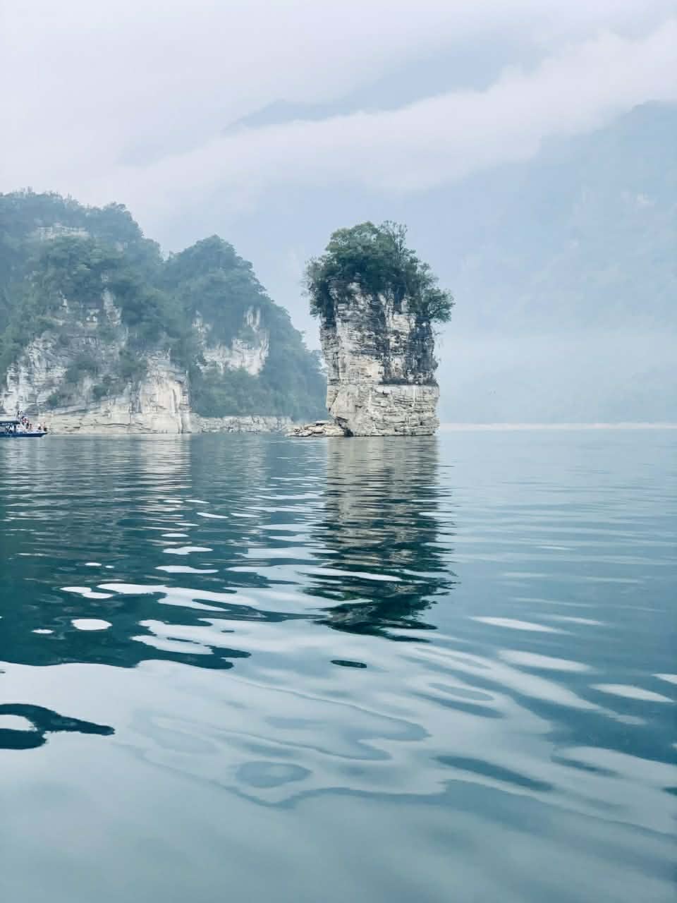 Ho nuoc menh mong tao thanh mot canh Na Hang vo cung quyen ru. Anh: Ky Lam