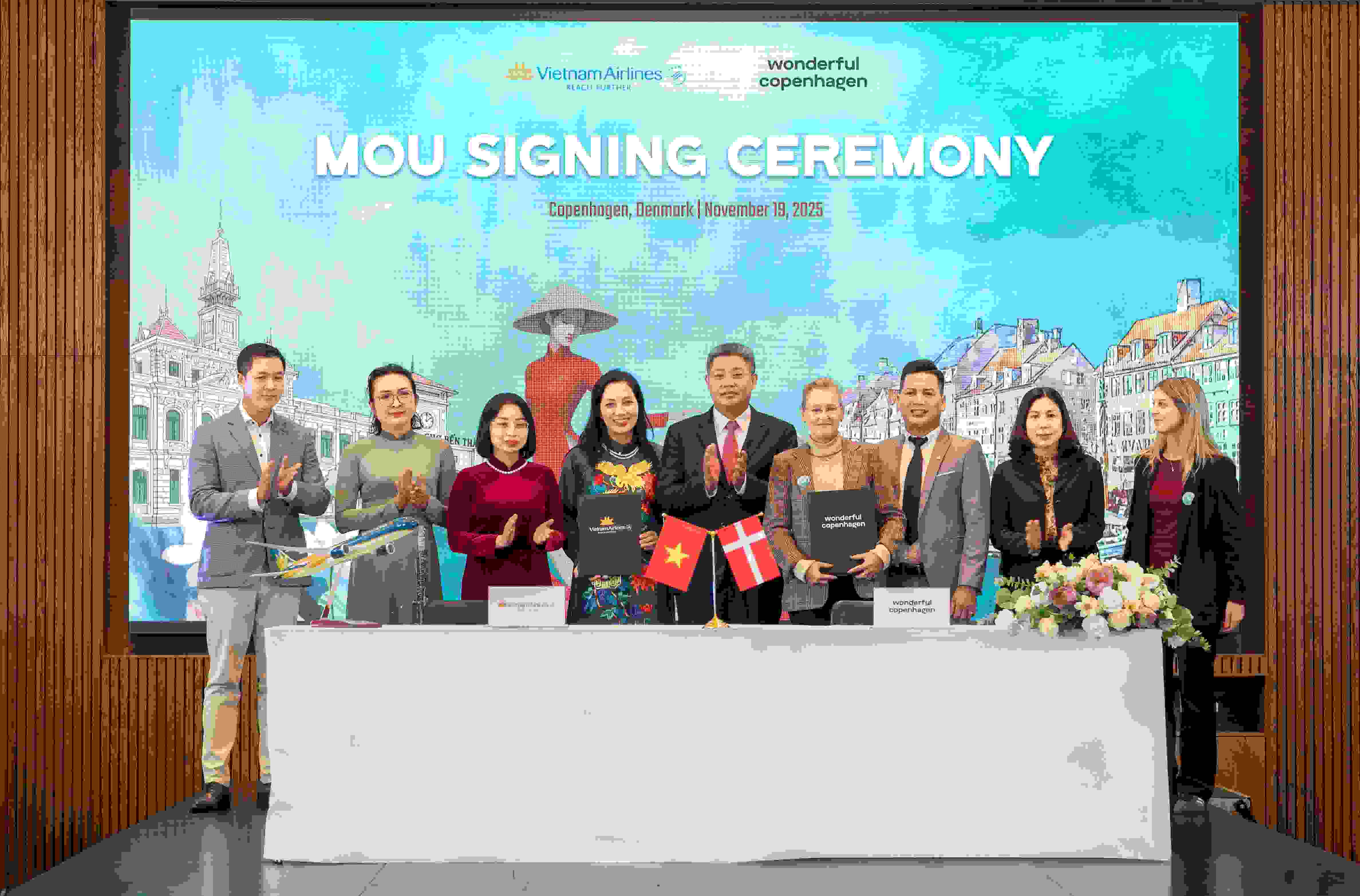 Vietnam Airlines ký kết thỏa thuận hợp tác chiến lược với Greater Copenhagen Connected về xúc tiến du lịch và phát triển thị trường Bắc Âu tạo tiền đề để mở rộng hoạt động quảng bá. Ảnh: Vietnam Airlines